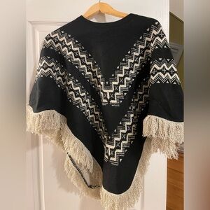 David & Young one size Black and Cream Patterned Poncho